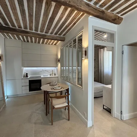 Luxe Et Charme Sur Les Remparts Du Vieil Апартаменти Антіб