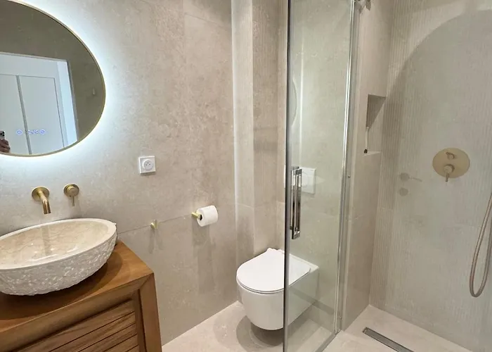 Luxe Et Charme Sur Les Remparts Du Vieil Апартаменти Антіб