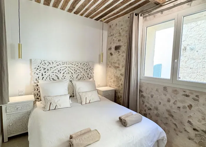 Апартаменти Luxe Et Charme Sur Les Remparts Du Vieil Антіб