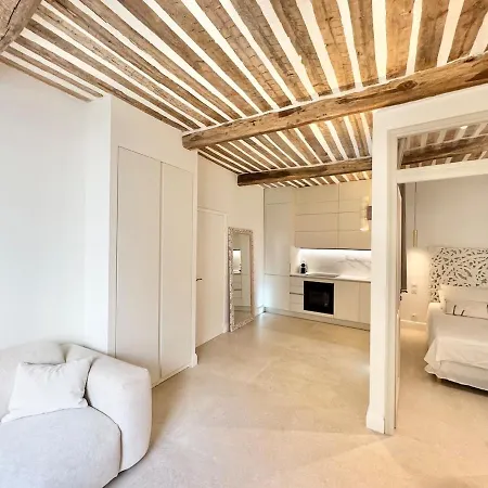 Luxe Et Charme Sur Les Remparts Du Vieil 아파트