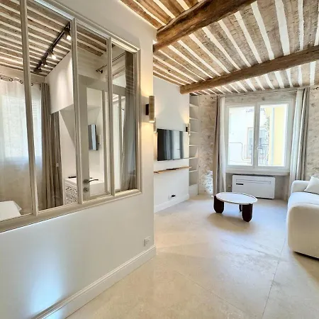 Luxe Et Charme Sur Les Remparts Du Vieil 아파트 *