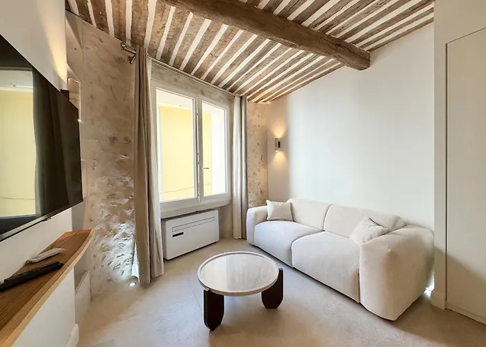 Luxe Et Charme Sur Les Remparts Du Vieil Antibes