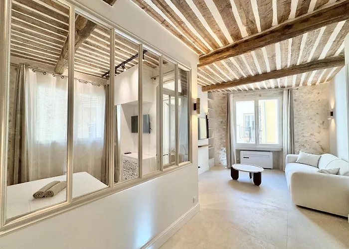 Luxe Et Charme Sur Les Remparts Du Vieil Antibes